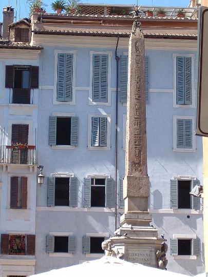 Monument at Pantheon 2.JPG